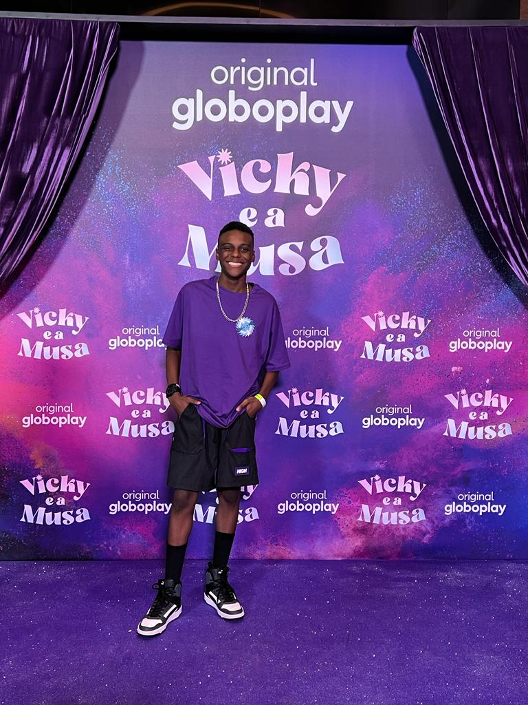 Samuel Minervino prestigia o lançamento de "Vicky e a Musa" no Kinoplex Globoplay, no Rio de Janeiro